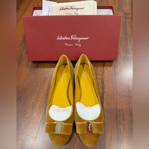 Salvatore Ferragamo Varina velvet ballerina flats. Brand new!